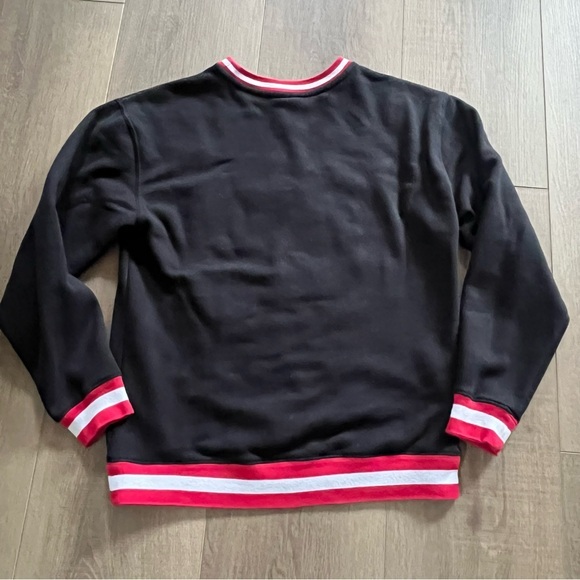 Disneyland Resort Disney World Mickey Christmas Holiday Sweatshirt M Black‎ Red - Picture 4 of 16